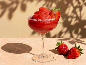 Frozen Margarita Strawberry: Πως να την δημιουργήσεις από το σπίτι σου