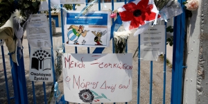 &Epsilon;&pi;&rho;&epsilon;&pi;&epsilon; &nu;&alpha; &chi;&alpha;&theta;&epsilon;&iota; &epsilon;&nu;&alpha; &pi;&alpha;&iota;&delta;&iota; &gamma;&iota;&alpha; &nu;&alpha; &gamma;&iota;&nu;&omicron;&upsilon;&nu; &omicron;&lambda;&alpha; &alpha;&upsilon;&tau;&alpha;;