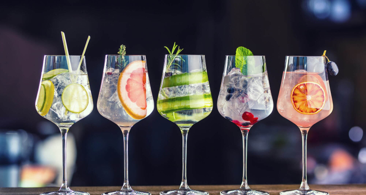 Gin & Tonic: Ένα από τα πιο λιγότερο επιβλαβή αλκοολούχα ποτά που μπορείς να επιλέξεις