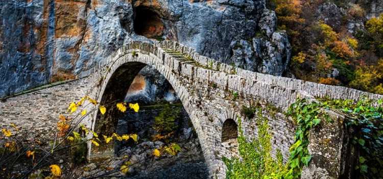 Το εντυπωσιακό γεφύρι Κόκκορη