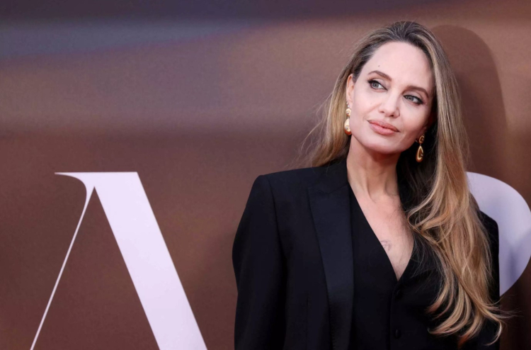 Αντζελίνα Τζολί : Δεκάδες σχόλια με την φράση «Δεν είναι αυτή» κάτω από πρόσφατη ανάρτηση της